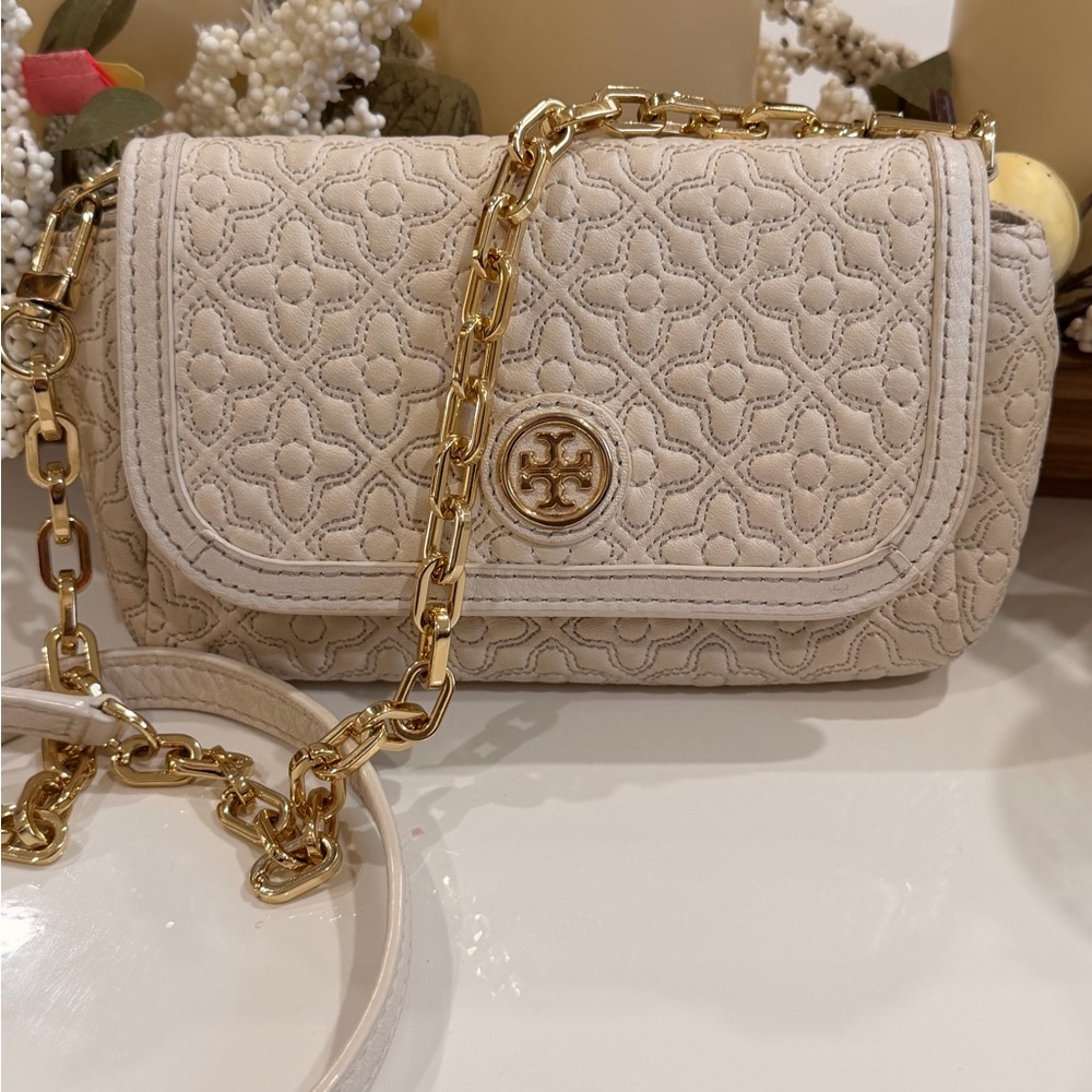 Tory Burch Beige Quilted Clutch with Gold Chain - Picture 6 of 6